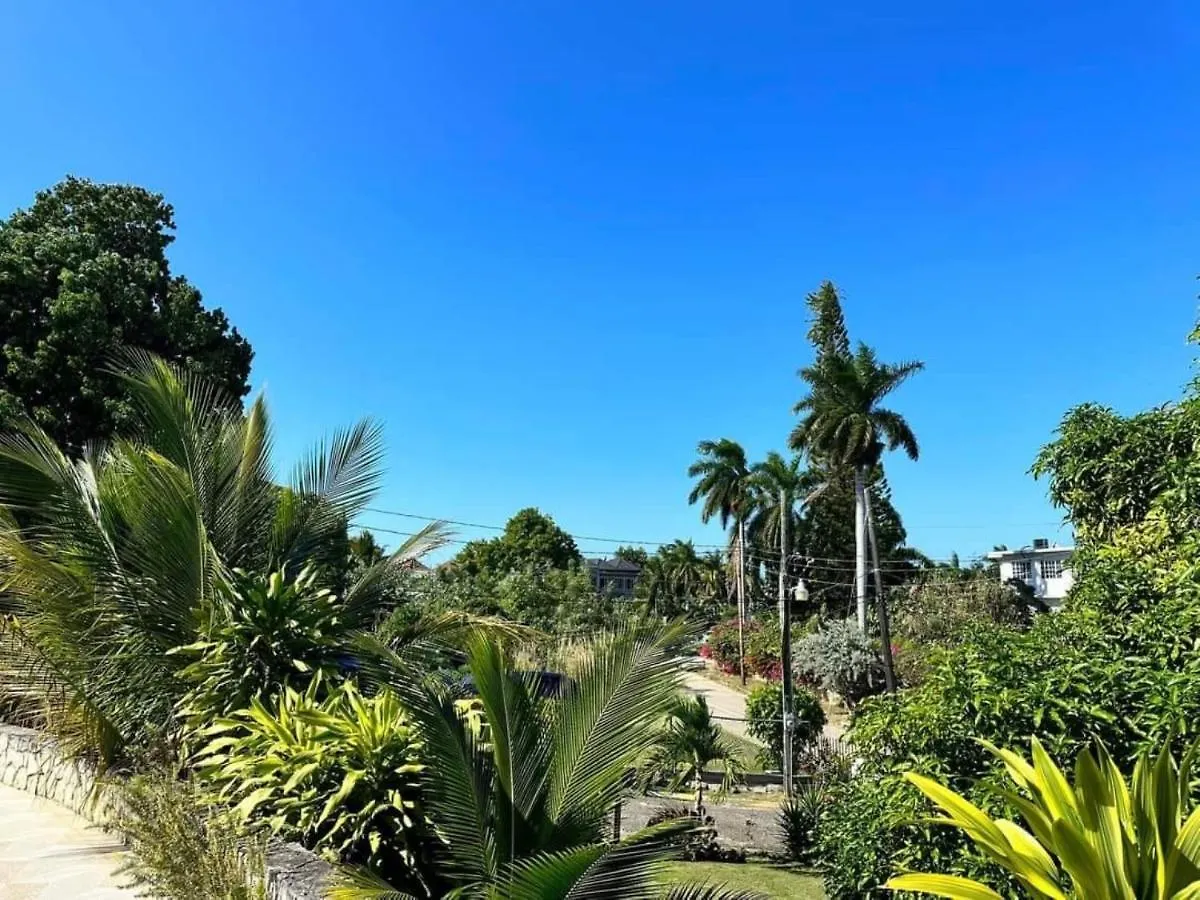 Villa Chinnor-Kent Ave Montego Bay