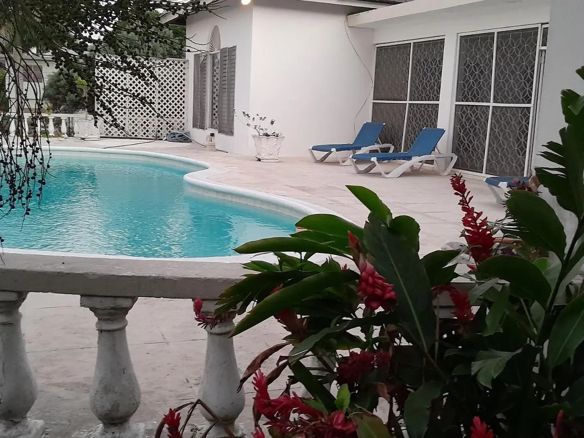 Villa Chinnor-Kent Ave Montego Bay