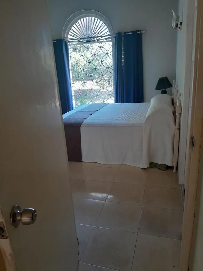 Villa Chinnor-Kent Ave Montego Bay Jamaica
