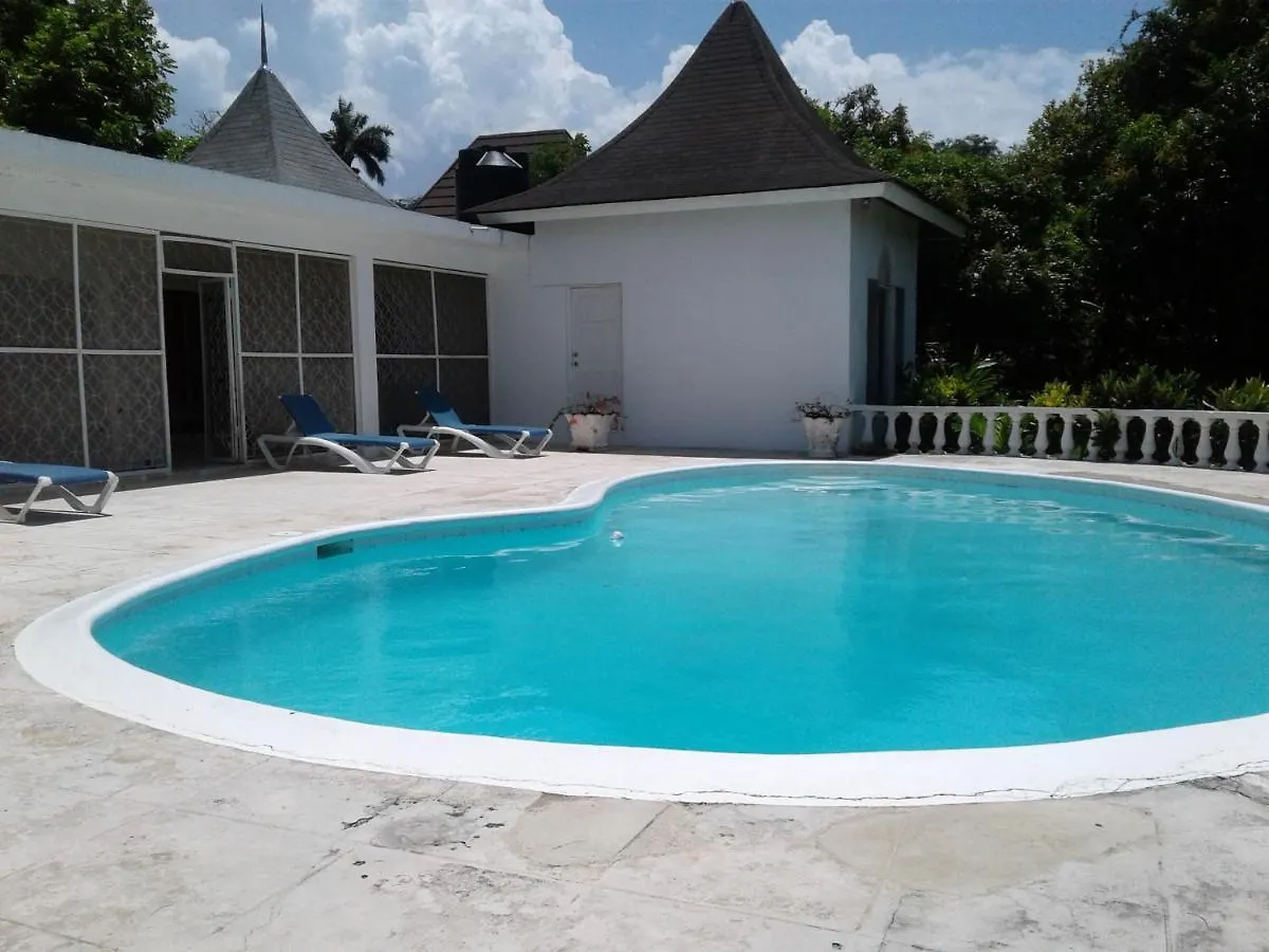 Villa Chinnor-Kent Ave Montego Bay