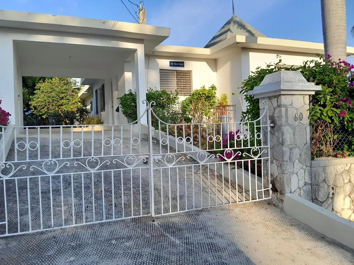 Villa Chinnor-Kent Ave Montego Bay